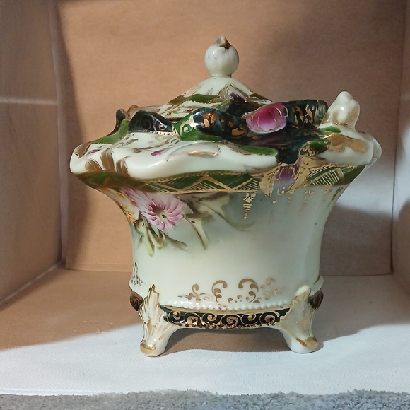 Seto Yaki Other - Vintage Elegant Floral Ceramic Art Piece